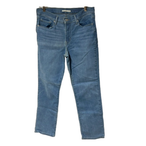 Women’s Levi’s Classic Straight jeans size 8 stretch light wash‎